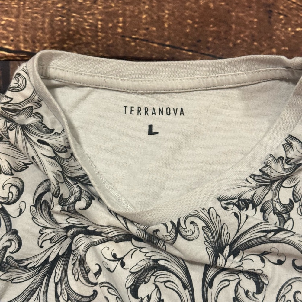 Terranova | White and Black Floral Design Tee | Men’s Large Fits Like a Small - Picture 3 of 3